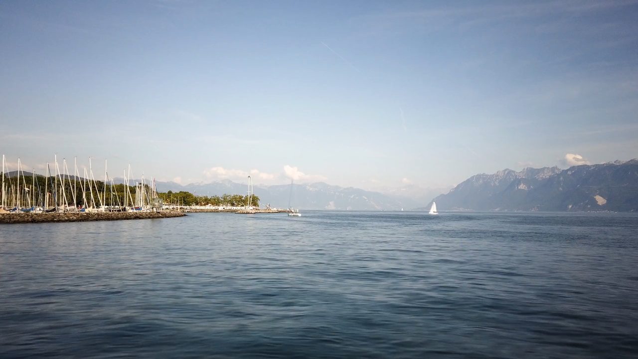 Vue du lac Léman et des montagnes près de Lausanne